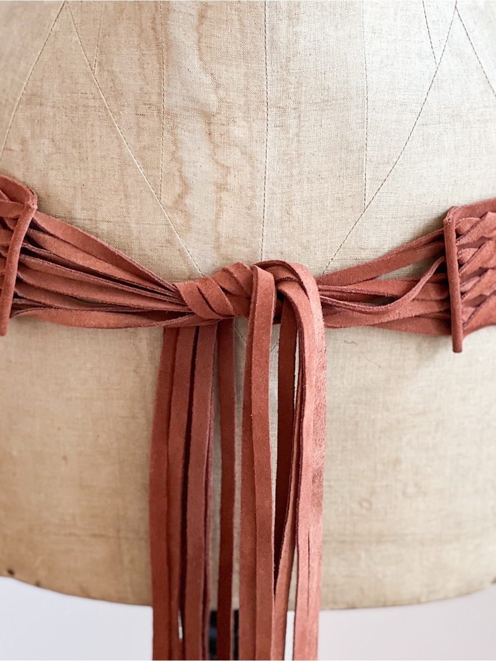Elegantly Waisted Brown Fringed Suede Hip Belt - Picture 3 of 10
